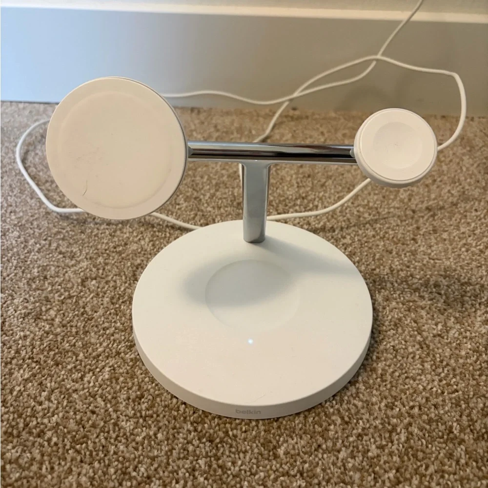 Belkin 3-in-1 Wireless Charging Stand